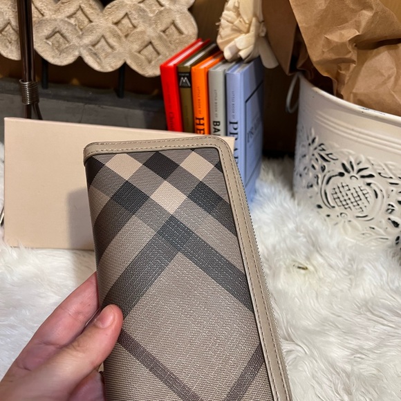 ***SOLD**Burberry Brown Coated Canvas And Leather Smoked Check Zip Around Wallet - Picture 6 of 10